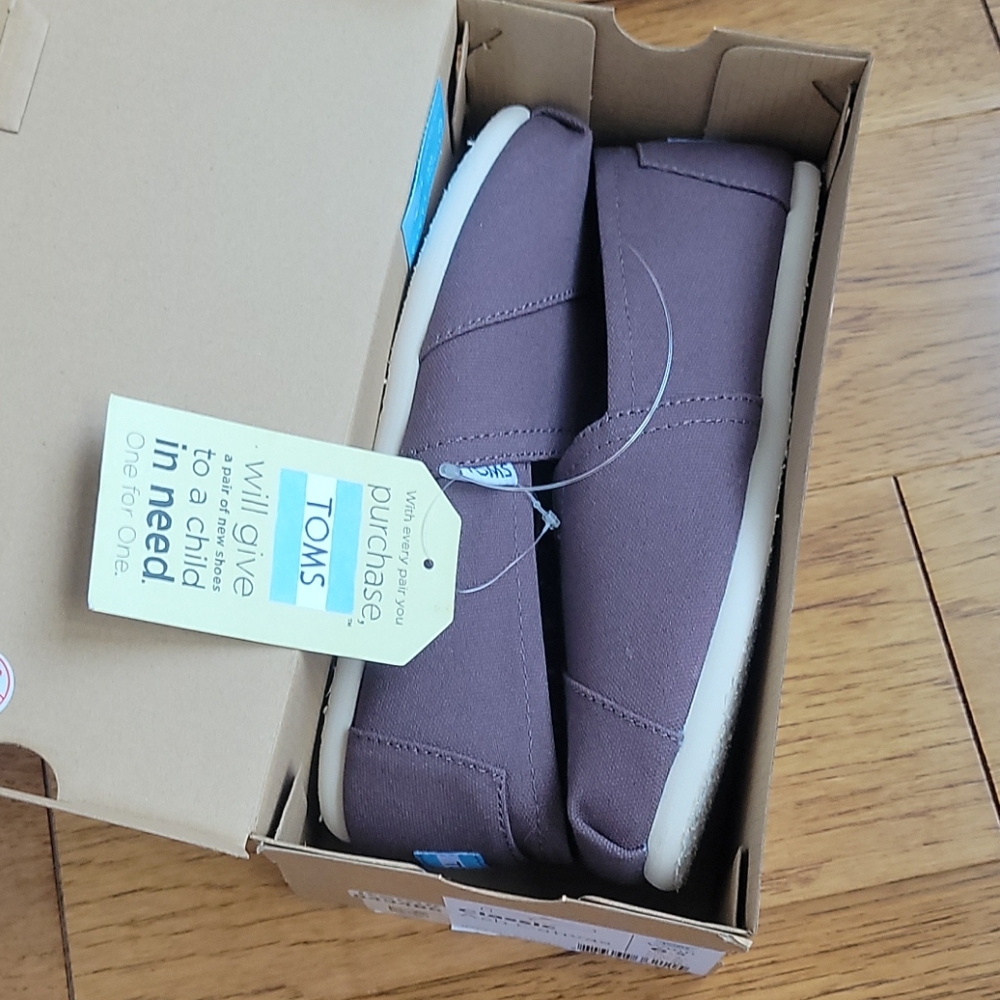 Tom's canvas shoes